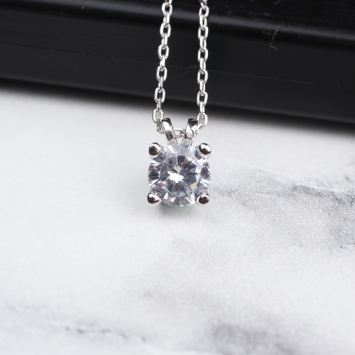 Glorria 925k Sterling Silver Solitaire Necklace Glorria 925k Sterling Silver Solitaire Necklace