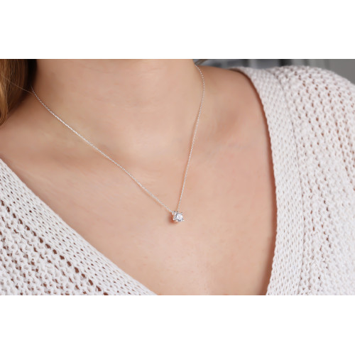 Glorria 925k Sterling Silver Solitaire Necklace Glorria 925k Sterling Silver Solitaire Necklace