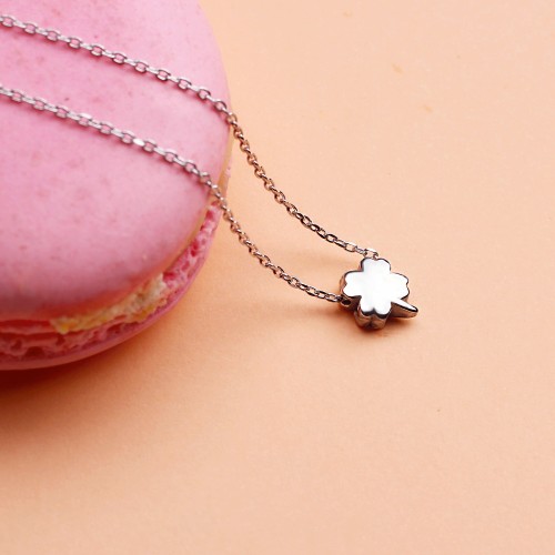 Glorria 925k Sterling Silver Clover Necklace Glorria 925k Sterling Silver Clover Necklace