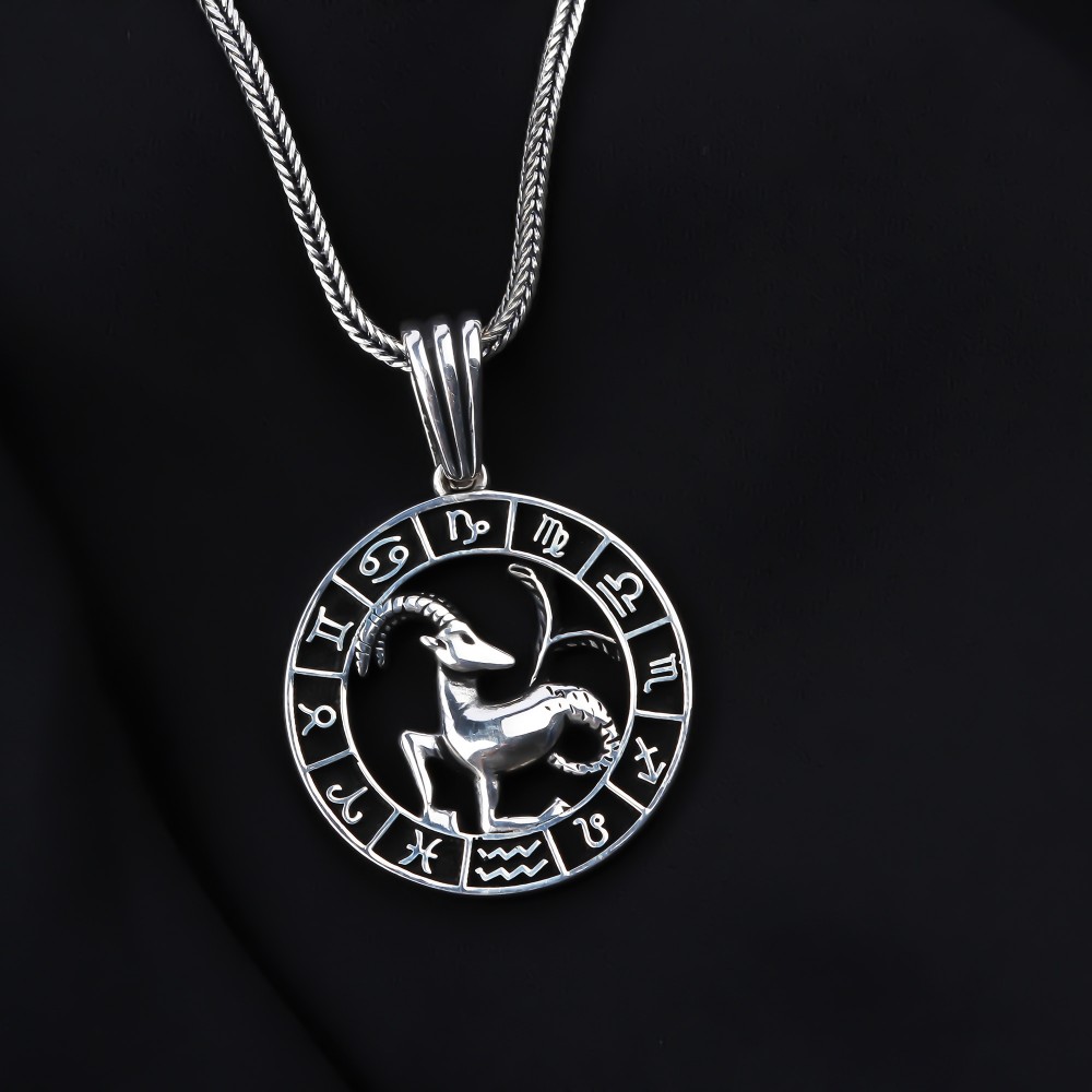 Glorria 925k Sterling Silver Male Capricorn Necklace