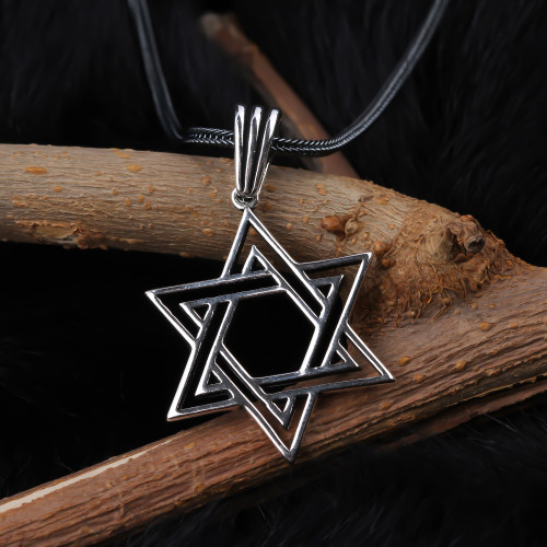 Glorria 925k Sterling Silver Men Star of David Necklace Glorria 925k Sterling Silver Men Star of David Necklace