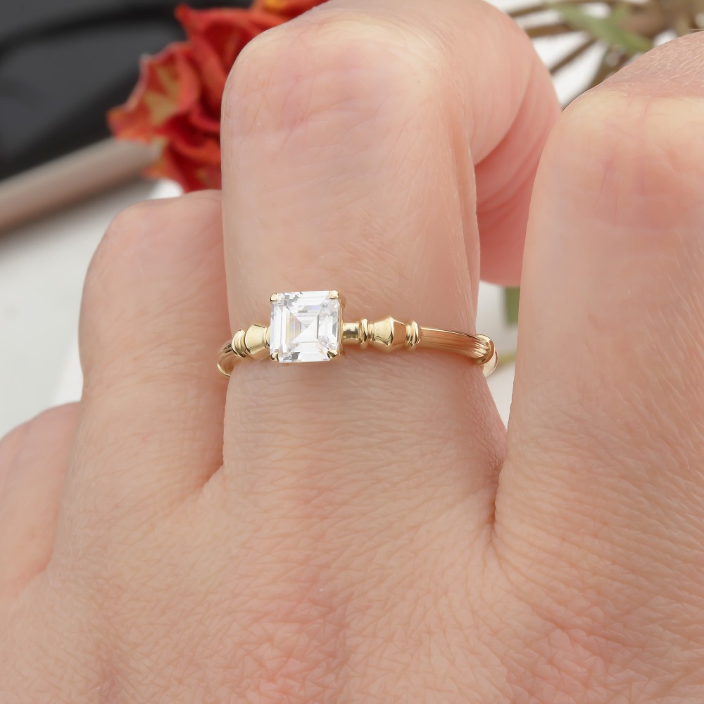 Glorria 14k Solid Gold Baguette Solitaire Ring Glorria 14k Solid Gold Baguette Solitaire Ring