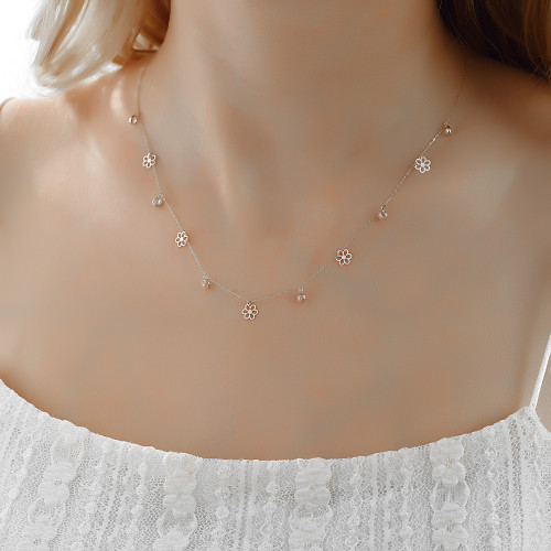 Glorria 14k Solid Gold White Daisy Luck Necklace Glorria 14k Solid Gold White Daisy Luck Necklace