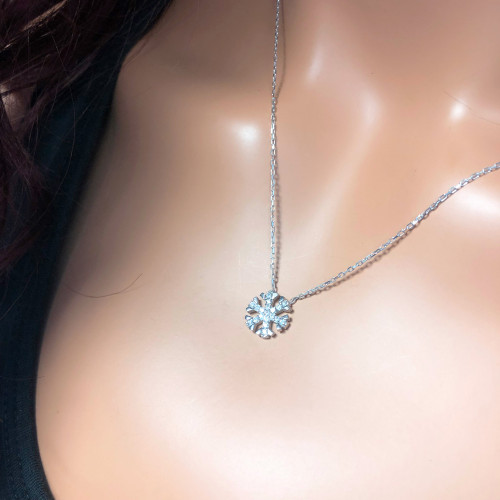 Glorria 925k Sterling Silver Snowflake Necklace Glorria 925k Sterling Silver Snowflake Necklace