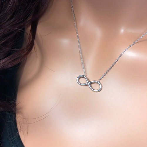 Glorria 925k Sterling Silver Infinity Necklace Glorria 925k Sterling Silver Infinity Necklace