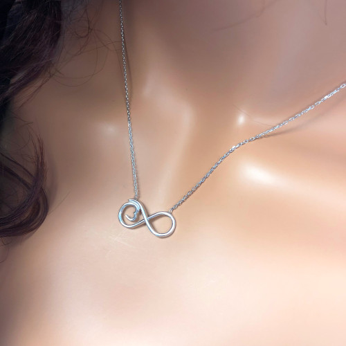 Glorria 925k Sterling Silver Infinity Necklace Glorria 925k Sterling Silver Infinity Necklace