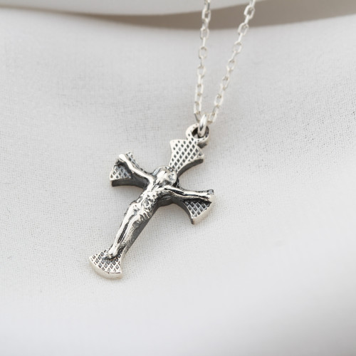Glorria 925k Sterling Silver Cross Necklace Glorria 925k Sterling Silver Cross Necklace