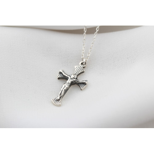Glorria 925k Sterling Silver Cross Necklace Glorria 925k Sterling Silver Cross Necklace