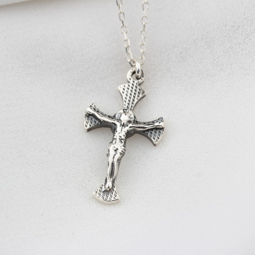 Glorria 925k Sterling Silver Cross Necklace Glorria 925k Sterling Silver Cross Necklace