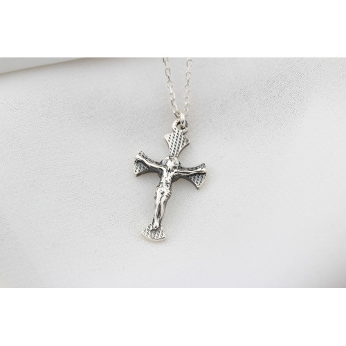 Glorria 925k Sterling Silver Cross Necklace Glorria 925k Sterling Silver Cross Necklace