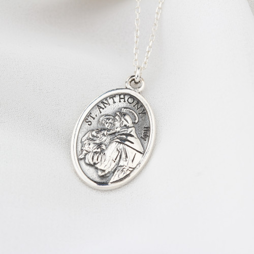 Glorria 925k Sterling Silver St. Antoine Necklace