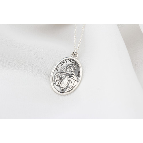 Glorria 925k Sterling Silver St. Antoine Necklace Glorria 925k Sterling Silver St. Antoine Necklace