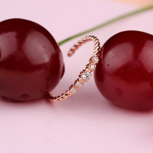 Glorria 925k Sterling Silver Rose Five Stone Ring Glorria 925k Sterling Silver Rose Five Stone Ring