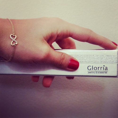 Glorria 14k Solid Gold Infinity Bracelet Glorria 14k Solid Gold Infinity Bracelet