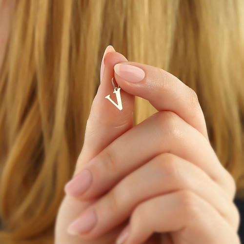 Glorria 14k Solid Gold Letter V Pendant Glorria 14k Solid Gold Letter V Pendant