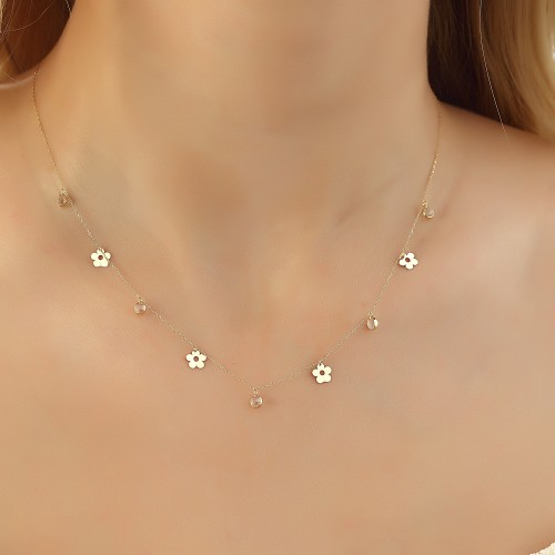 Glorria 14k Solid Gold Flower Luck Necklace Glorria 14k Solid Gold Flower Luck Necklace
