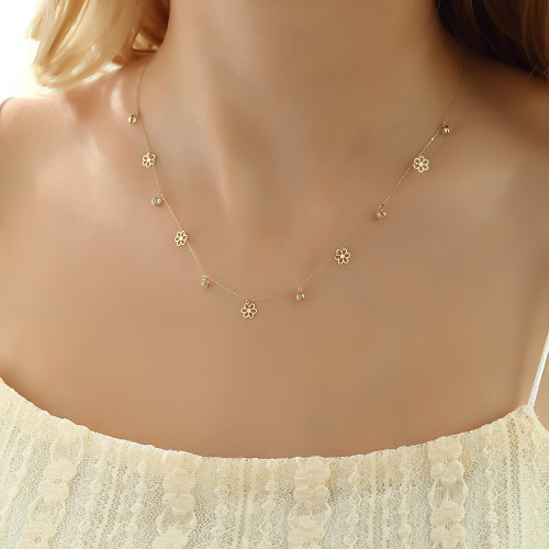 Glorria 14k Solid Gold Daisy Luck Necklace Glorria 14k Solid Gold Daisy Luck Necklace