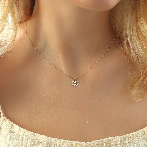 Glorria 14k Solid Gold Flower Necklace Glorria 14k Solid Gold Flower Necklace