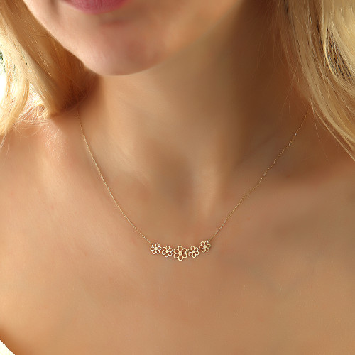 Glorria 14k Solid Gold Daisy Necklace Glorria 14k Solid Gold Daisy Necklace