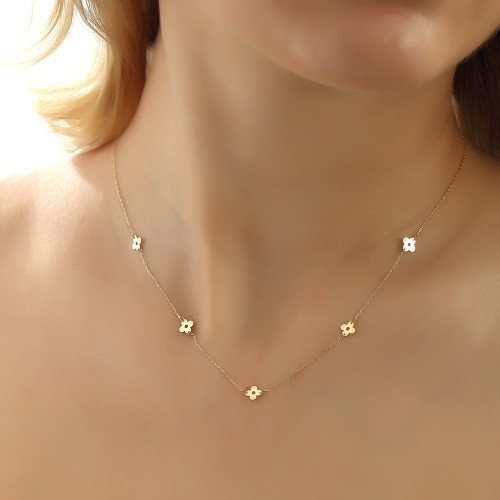 Glorria 14k Solid Gold Flower Necklace Glorria 14k Solid Gold Flower Necklace